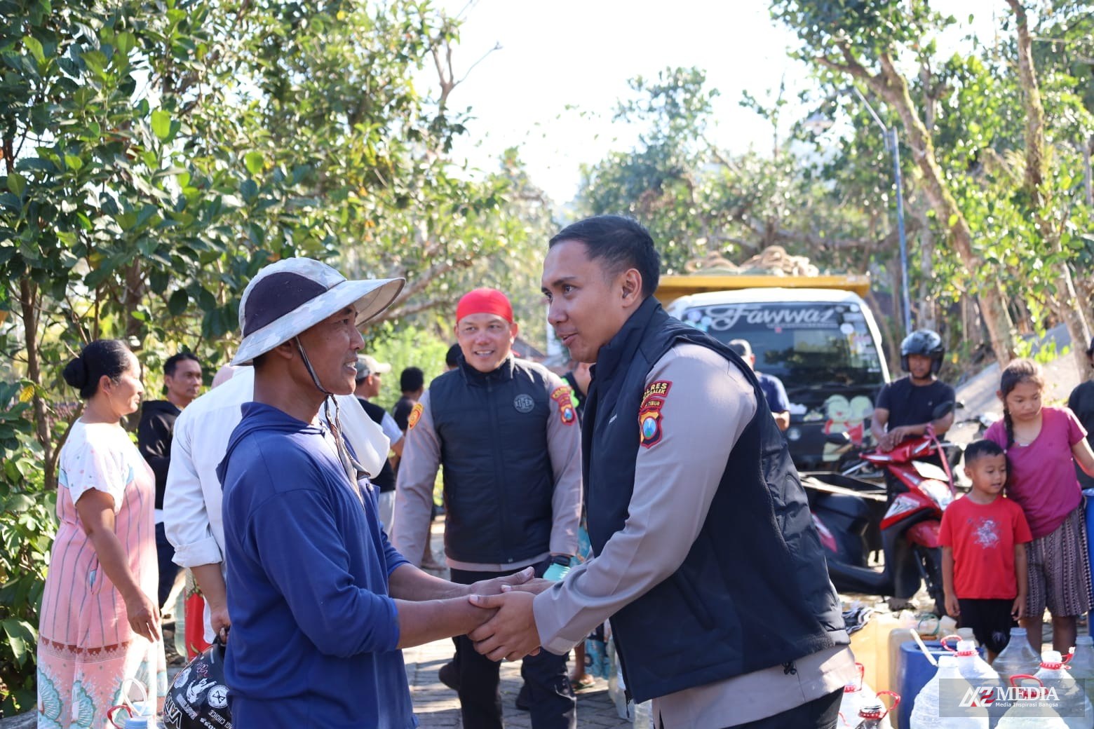 Polres Trenggalek Salurkan 5.200 Liter Air Bersih untuk Warga Terdampak Kekeringan