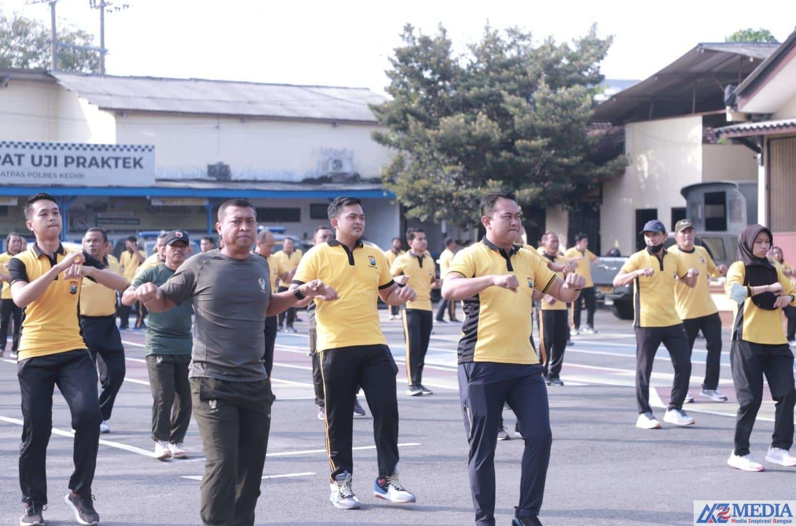 Perkuat Sinergitas Jelang Pemilu 2024 Olah Raga Bersama TNI Polri di Kabupaten Kediri 3 IMG 20230519 WA0093 Perkuat Sinergitas Jelang Pemilu 2024 Olah Raga Bersama TNI Polri di Kabupaten Kediri