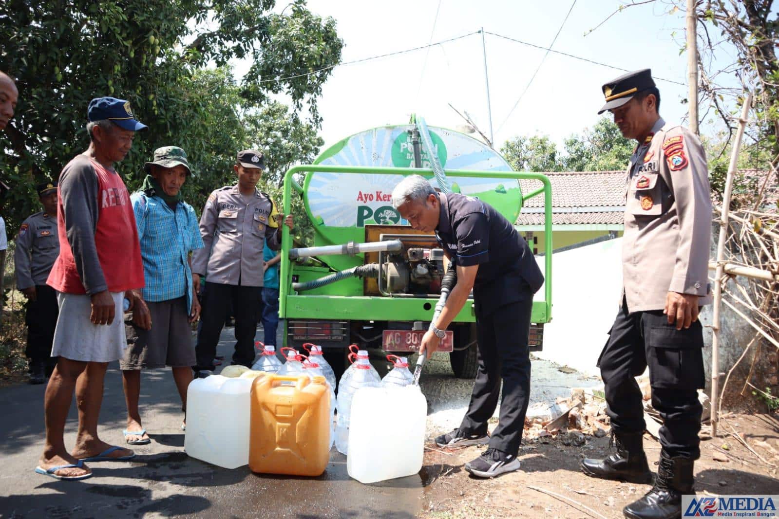 Sambut HUT Humas Polri Ke 72, Polres Kediri Kota Droping Air Bersih Pada Warga 3 IMG 20231004 WA0033 Sambut HUT Humas Polri Ke 72, Polres Kediri Kota Droping Air Bersih Pada Warga