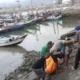 6531f7efb2c62 evakuasi jenazah yang terapung di perairan prigi 1265 711 Nelayan Temukan Mayat Terikat Jeriken Mengapung di Perairan Prigi Watulimo Trenggalek