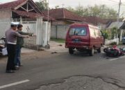 65a37c5fd23a1 tabrakan sepeda motor vs mobil di tulungagung jatim Gegara Hindari Jalan Berlubang, Pengemudi PCX di Tulungagung Tabrak Mobil hingga Meninggal Dunia
