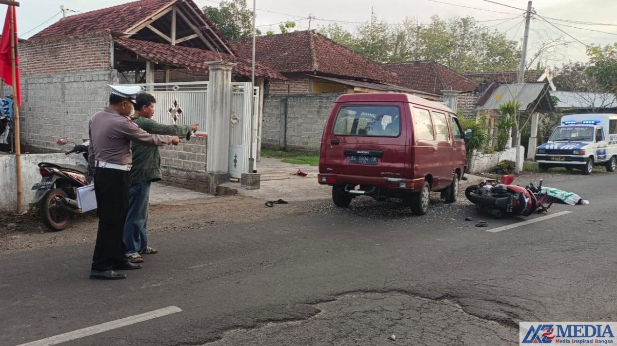 65a37c5fd23a1 tabrakan sepeda motor vs mobil di tulungagung jatim Gegara Hindari Jalan Berlubang, Pengemudi PCX di Tulungagung Tabrak Mobil hingga Meninggal Dunia