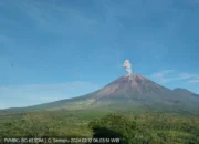 099876200 1707696518 VEN SMR20240212060431 Gunung Semeru Erupsi Senin Pagi 12 Februari 2024, Semburkan Abu Vulkanik