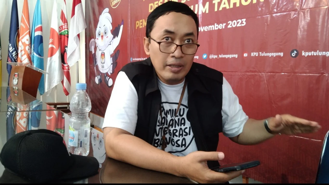 65c8a1b552f01 komisioner kpu tulungagung safari hasan jatim 14.863 Pemilih Pemula Tulungagung Tak Punya KTP Elektronik