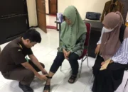 IMG 20240220 WA0010 4.jpg Kaki Wanita Tulungagung Dipasangi Alat Pelacak oleh Jaksa Akibat Beri Kesaksian Palsu Dalam Sidang