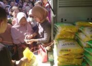 gerakan pangan murah di tulungagung Pemkab Tulungagung Gelar Gerakan Pangan Murah, Puluhan Warga Rela Antre