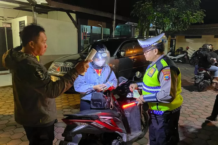 Langgar2 1409575345 Puluhan Kendaraan Bermotor Diamankan Polres Tulungagung, Kedapatan Langgar Lalu Lintas.