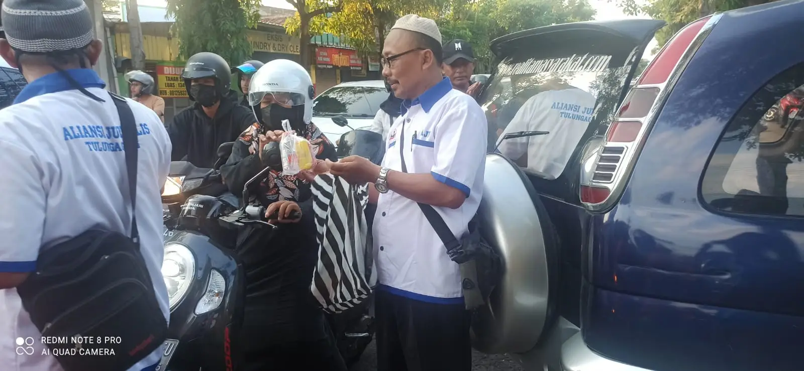 WhatsApp Image 2024 03 20 at 20.13.43 Berbagi Berkah Ramadhan, Aliansi Jurnalis Tulungagung Bagi-bagi Takjil