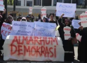 demonstrasi 178209717 Formas Pede Melakukan Aksi Demonstrasi di DPRD Tulungagung