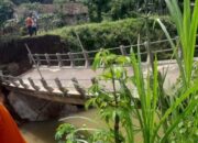 jembatan kalidawir tulungagung nyaris runtuh Jembatan Penghubung Antar Desa Di Kalidawir Putus Usai Di Terjang Arus Sungai