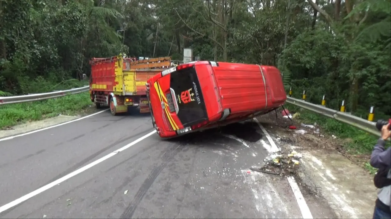 jtv 1709470593 Pasca Elf Berisi Mahasiswa Terguling di Jalur Cemorosewu-Sarangan, begini respons Kampus UIN Tulungagung