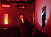 kebakaran di gudang Petshop tulungagung Baru 2 Bulan di Bangun Gudang Petshop di Tulungagung Ludes Terbakar