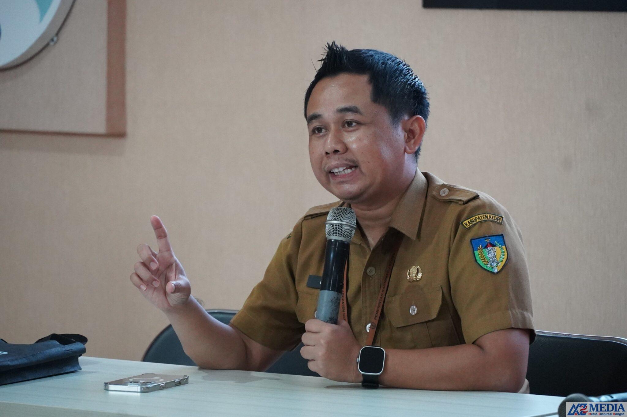 WhatsApp Image 2025 05 06 at 12.15.15 1 scaled Diskominfo Kabupaten Kediri gelar rapat koordinasi untuk evaluasi, integrasi, dan pemutakhiran data dalam mendukung program Satu Data Kabupaten Kediri.