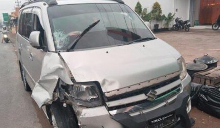 Terjadi kecelakaan maut di Kediri motor tabrak Suzuki APV di Jalan Raya Tawang Wates Remaja 15 Tahun Tewas Seketika Disasak Mobil APV yang Ambil Jalur