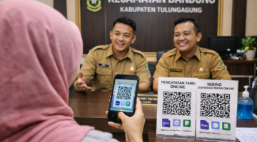 Langkah Kecil, Dampak Besar: Kecamatan Bandung Tulungagung Beralih ke Buku Tamu Digital