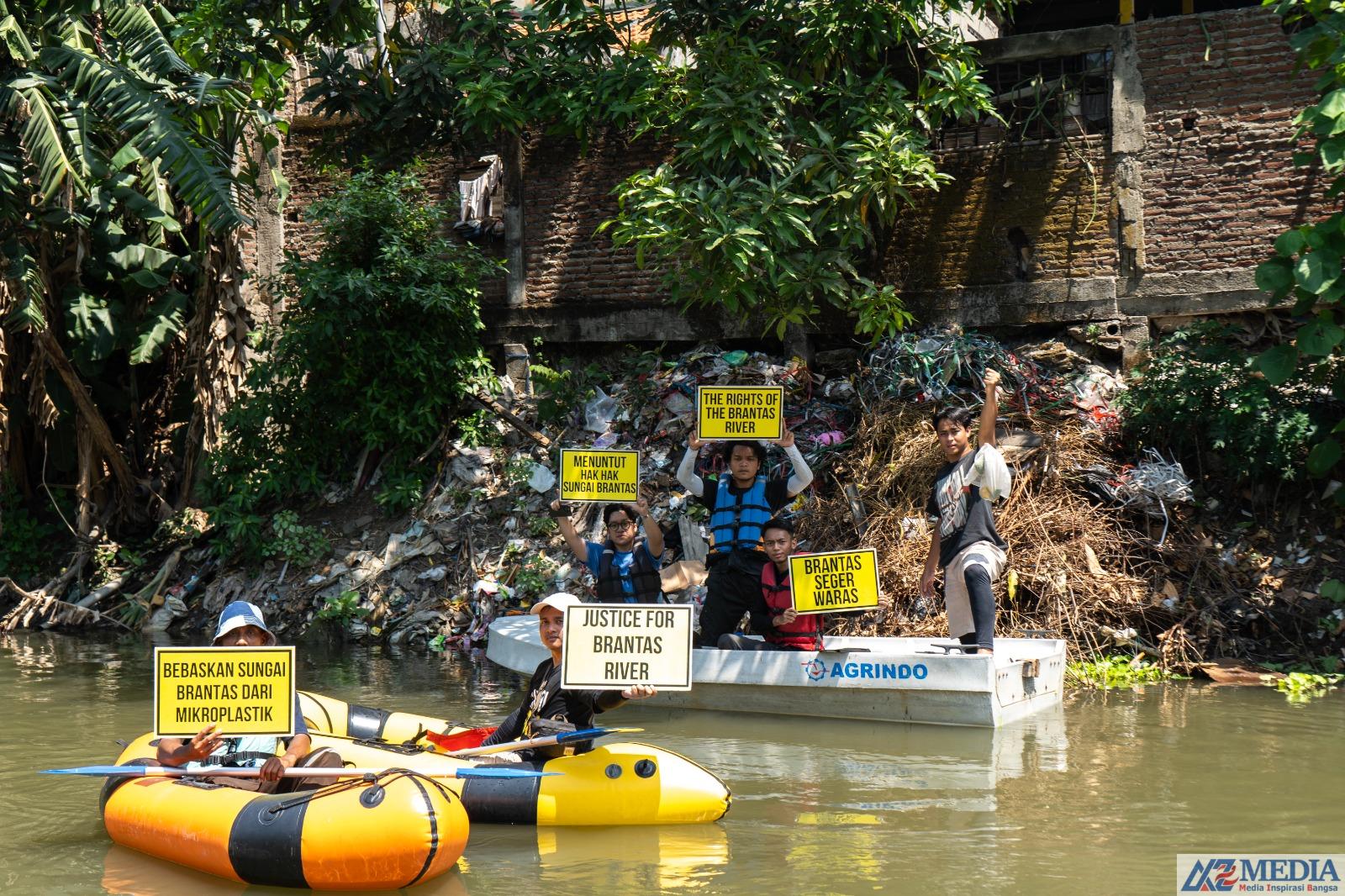 WhatsApp Image 2026 01 11 at 23.28.15 Sungai, Anggaran, dan Air Mata yang Tak Pernah Masuk Neraca Negara